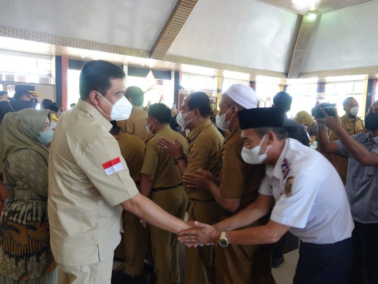 Hari Pertama Masuk Kantor, Bupati Musa Gelar Halal Bihalal