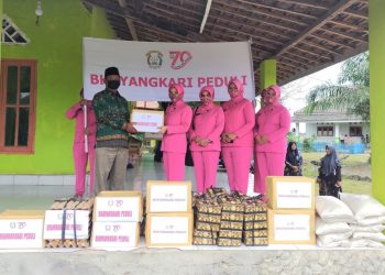 Sambut HKGB Ke-70, PC Bhayangkari Tulang Bawang Gelar Baksos di Ponpes