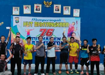 HUT Bhayangkara Ke-76 Polsek Gunung Agung Gelar Turnamen Badminton Antar Kecamatan