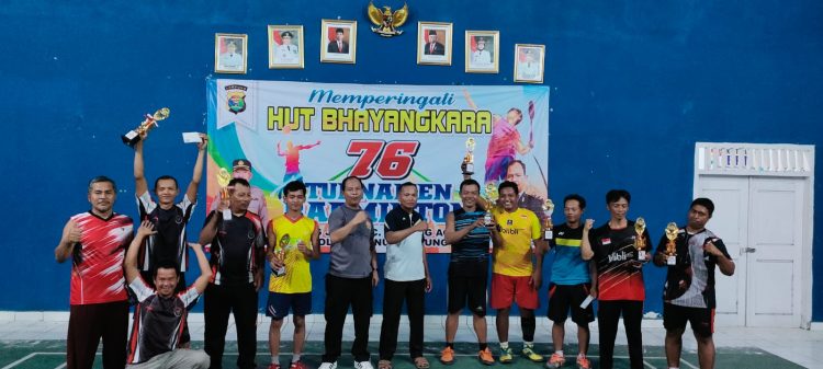 HUT Bhayangkara Ke-76 Polsek Gunung Agung Gelar Turnamen Badminton Antar Kecamatan