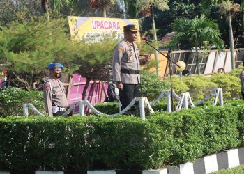 Kapolres Beri Penghargaan Kenaikan Pangkat Puluhan Personel Polres Tulang Bawang