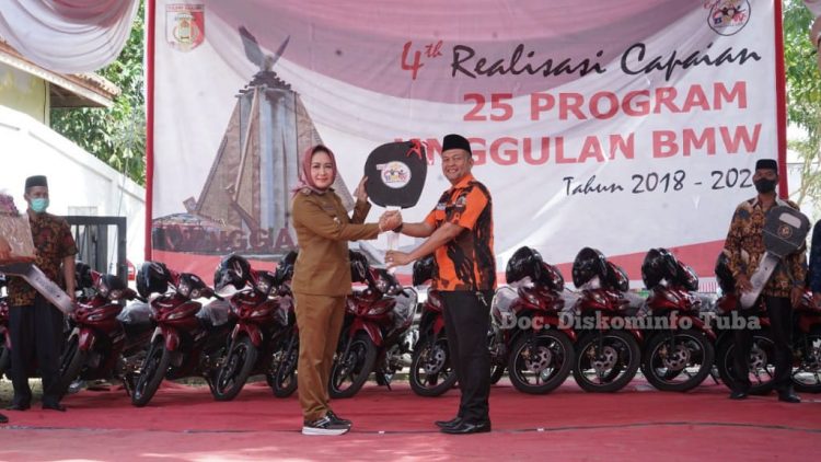 Bupati Winarti Serahkan 12 Unit Motor, Ambulance dan Rumah Ibadah Saat Kunjungan ke Ponpes Thafiz Al-Bakrie