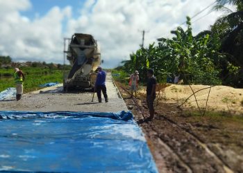 Masyarakat Sidang Kurnia Agung Apresiasi Pembangunan Jalan Cor Beton