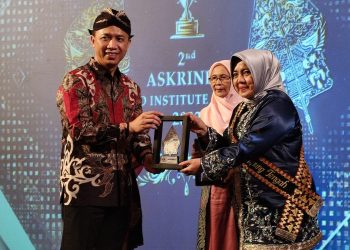 Bunda Paud Lamteng Terbaik ke-5 se-Indonesia Kategori Kreatif MPA