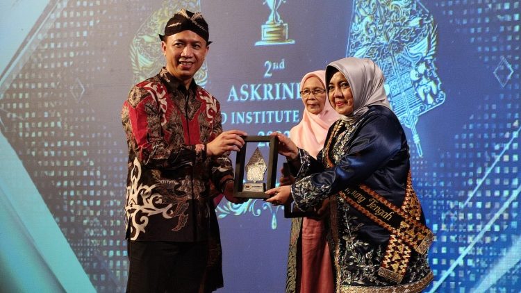 Bunda Paud Lamteng Terbaik ke-5 se-Indonesia Kategori Kreatif MPA