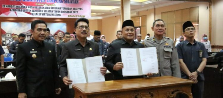 Delapan Fraksi DPRD Lamsel Sepakat Terima KUA-PPAS TA 2023 Dalam Rapat Paripurna Virtual 