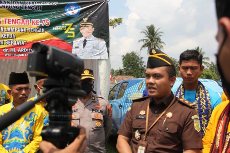Kejari Lamteng Buka Pelayanan Hukum Gratis, Pada Acara Bunga Kampung di Kecamatan Pubian
