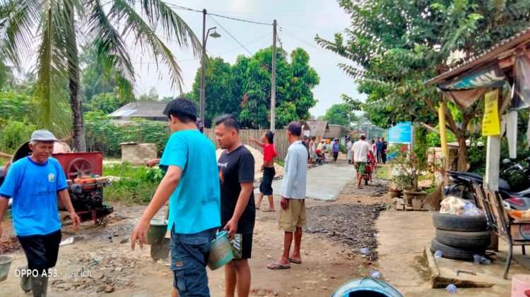 Warga Lingkungan III Simbarwaringin Swadaya Bangun Jalan, Ketua LPM: Ini Tradisi Turun Temurun