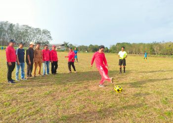Camat Banjar Margo Buka Tournamen Sepak Bola Banjar Margo Cup