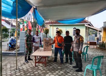 Panitia Pilkakam Kampung Totokaton Salurkan Logistik ke Sembilan TPS