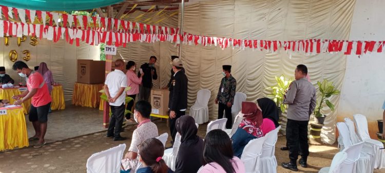 Forkopincam Punggur Tinjau Langsung Pelaksanaan Pemilihan Suara di TPS 3 Kampung Tanggul Angin