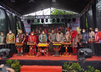 Bupati Musa Hadiri Road Show Bus KPK RI di Provinsi Lampung