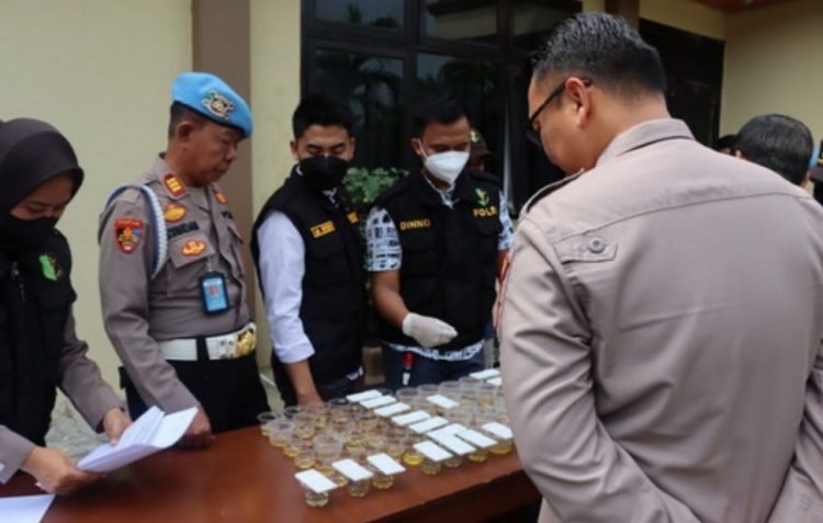 Bid Propam Polda Lampung Tes Urine Anggota Polres Lamteng, Hasilnya Ditemukan?