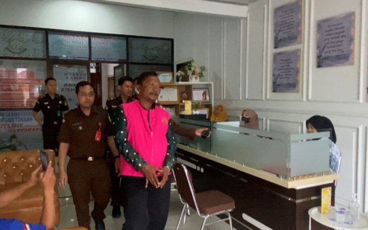 Rugikan Negara Hingga Ratusan Juta, Kejari Lamteng Tetapkan Oknum Kakam Tersangka Korupsi