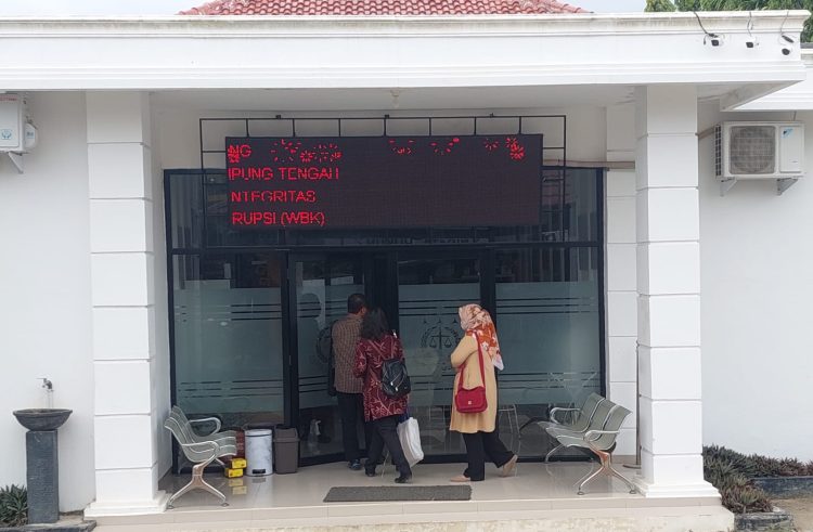 Bendahara SMA Negeri 1 Terbanggi Besar di Periksa Kejari Lamteng