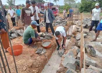 Kepala Kampung Catur Karya Buana Jaya Hadiri Peletakan Batu Pertama Pembangunan Masjid Darussalamah