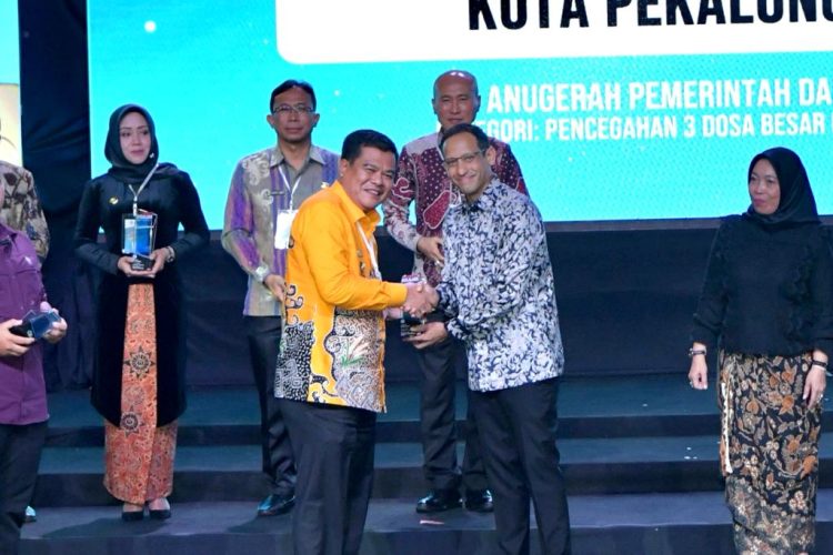 Dinilai Berkontribusi Baik, Nadiem Makarim Beri Penghargaan Pemkab Lamteng