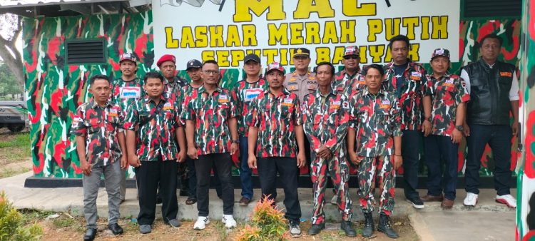 Ciptakan Sinergitas, Laskar Merah Putih Kecamatan Seputih Banyak Bantu TNI/Polri Gelar Baksos
