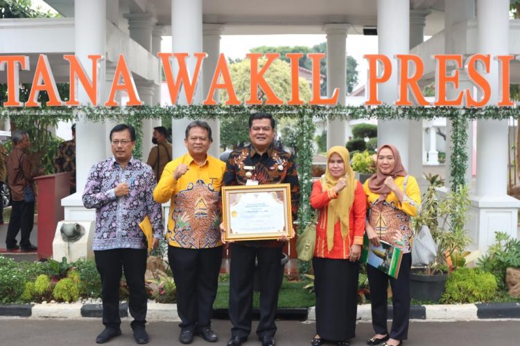 Hasil Produksi Pertanian Lamteng Meningkat, Bupati Musa Dapat Penghargaan Adhikarya Pratama