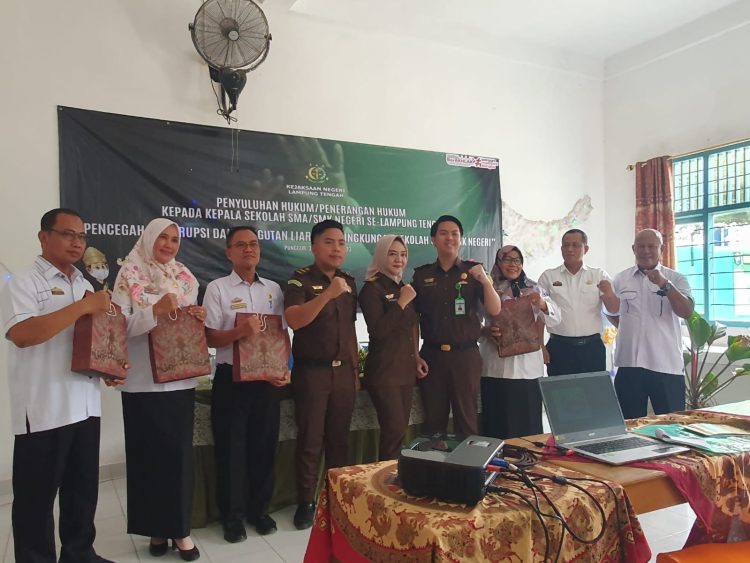 Cegah Korupsi Dan Pungli, Kejari Lamteng Lakukan Penerangan Hukum Pada Kepsek 