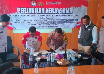 Bawaslu, KPU dan Polres Lamteng Tekan MoU Amankan Pemilu 2024