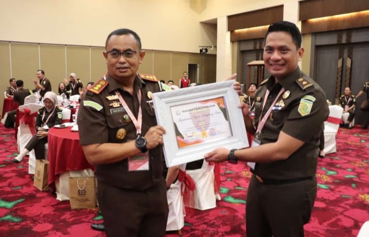 Rakerda Kejaksaan se Provinsi Lampung, Kejari Lamtim Sabet Tiga Penghargaan Terbaik