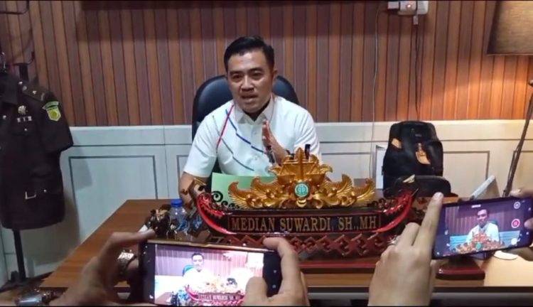 Satu Tersangka Kasus Korupsi Proyek Jalan Bandar Mataram Resmi Ditahan Kejari, Kasi Pidsus Sebut OPD Pemkab Lamteng Dalam Penyelidikan