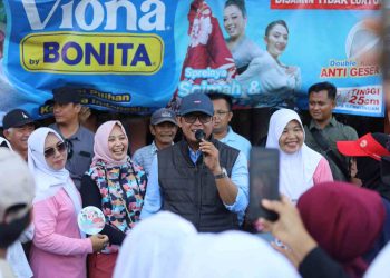 Kunjungi Pasar Bandarjaya, Cabup Ardito Sapa Para Pedagang