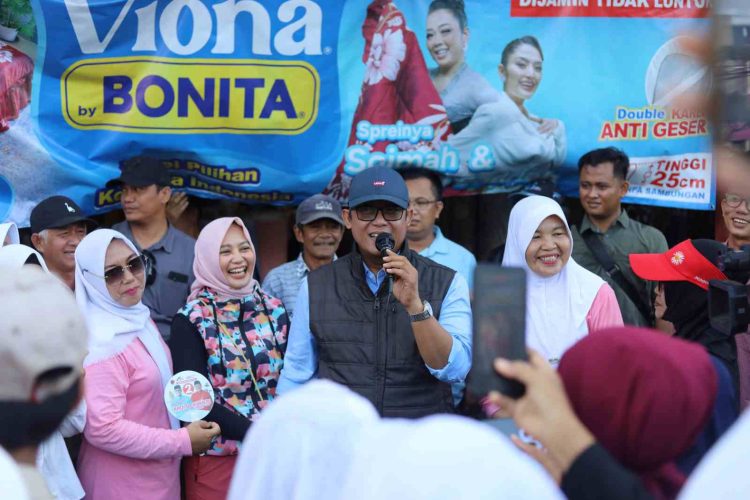 Kunjungi Pasar Bandarjaya, Cabup Ardito Sapa Para Pedagang