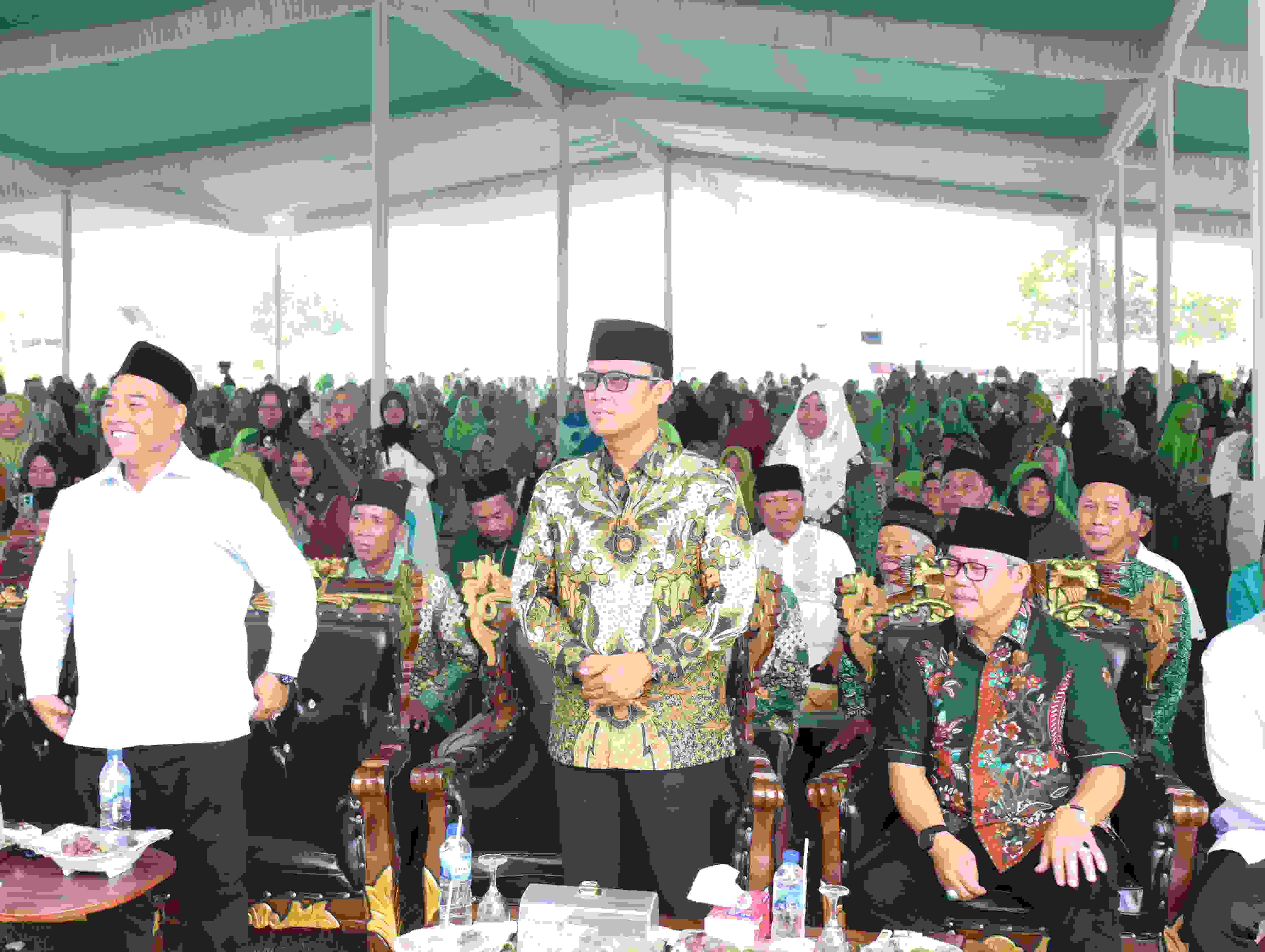 Kompak!! Bupati Ardito, DPRD Provinsi dan Kabupaten Hadiri Pengajian Minggu Kliwon di Banjarmulyo