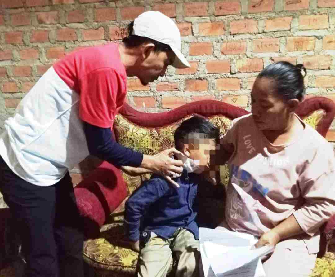 Bocah Tujuh Tahun Warga Lempuyang Bandar Didiagnosa Mengidap Penyakit Tumor, Anggota DPRD Lamteng Turun Cek Kondisinya?